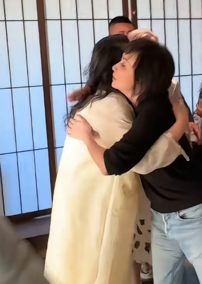 68岁张兰缺席哈尔滨开业现身刘嘉玲时尚派对！刘嘉玲的评价太戳心了谁懂啊家人们