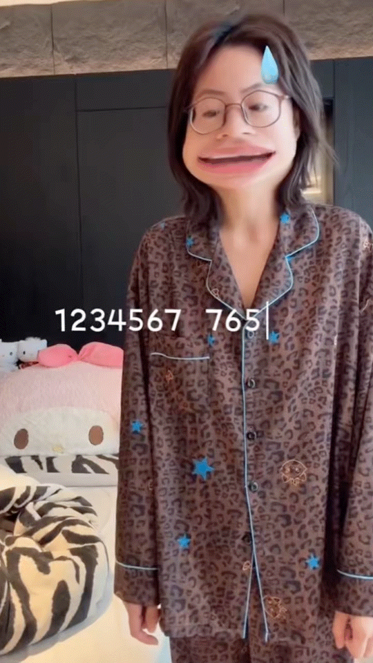 小鱼海棠美颜掉了你们看到小鱼海棠最新居家视频里，有一幕美颜突然掉了的镜头吗？？？