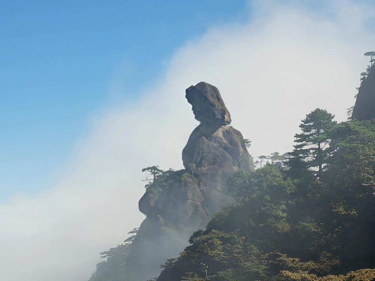 型”栈道把东西海岸全部逛遍，虽然有雾，但雾里看山，别有韵味，美景时隐时现，如入仙