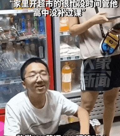 补课到底有没有用？河南新乡，一位理科生查分考了706分，母亲的之后留下了激动的眼