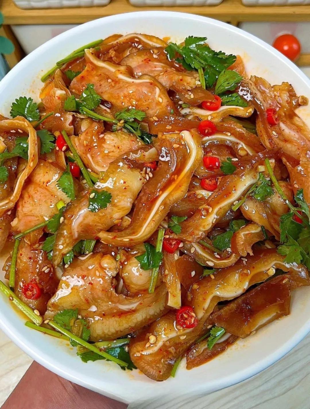 中国经典下酒凉菜1.凉拌毛豆2.凉拌黄瓜3.凉拌猪耳朵4.凉拌