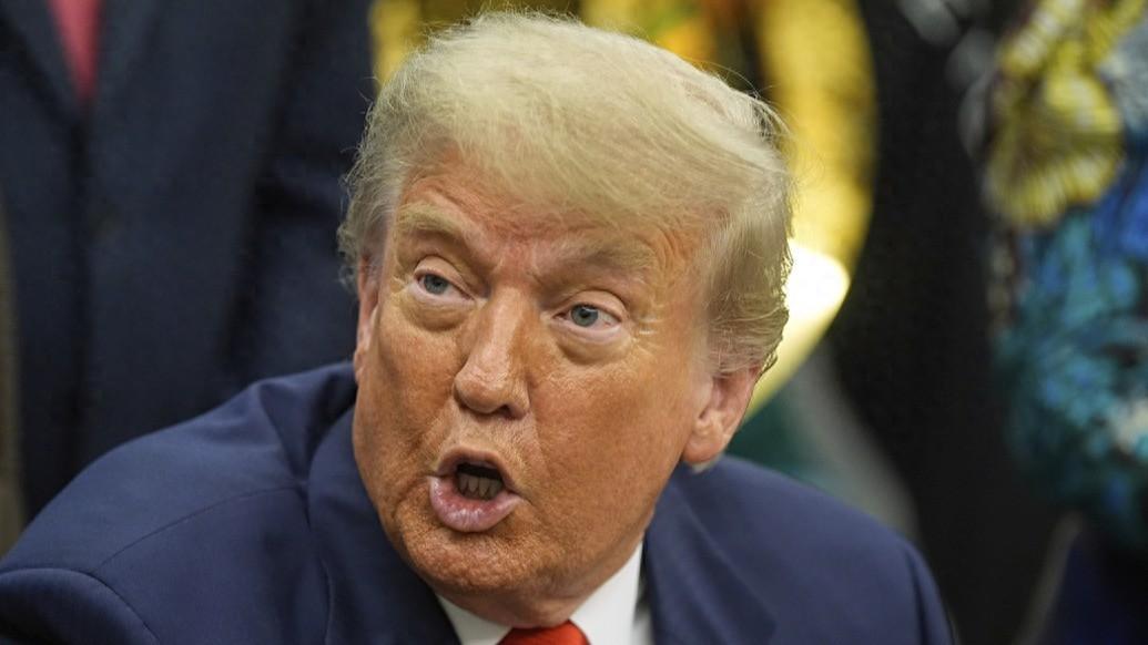 特朗普作出一个重大举动，提到了中国富豪。美国政坛最近又起波澜，特朗普在最高法