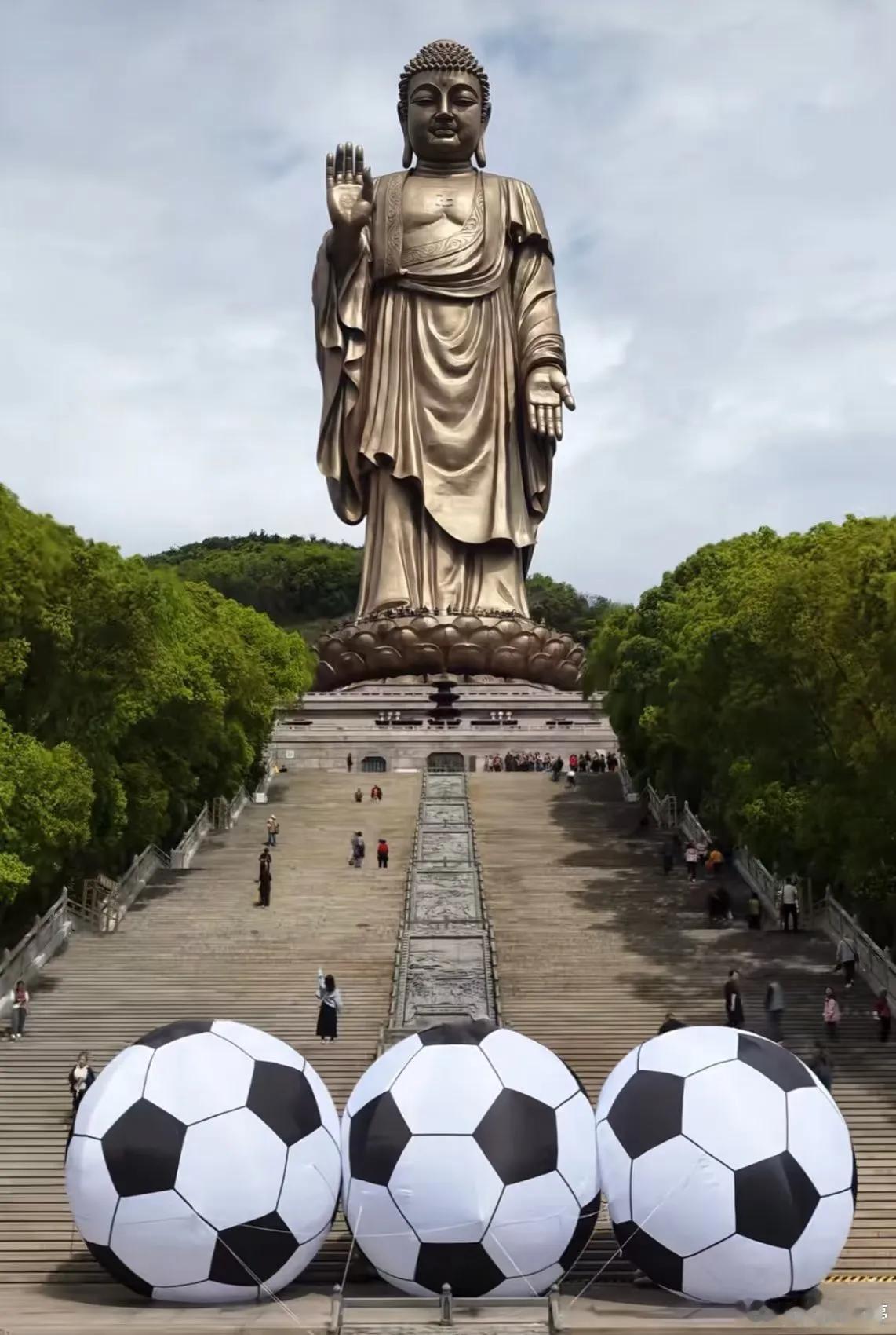 笑死了。无锡人在灵山大佛下放了三个球，当天进了镇江队三个球。泰州人也跑到灵山给大