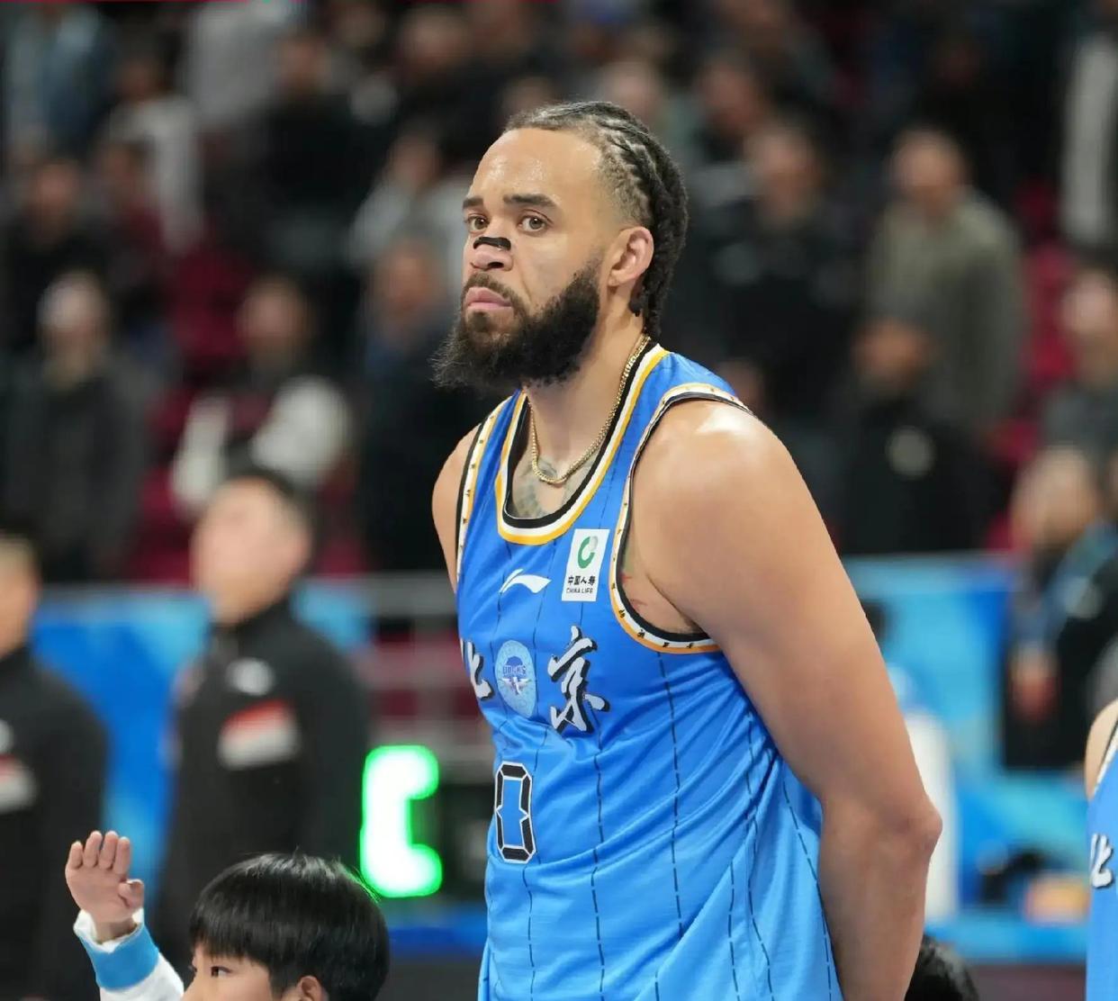 许利民向麦基提要求！北京男篮近期屡战屡胜，不仅杰曼状态越来越好，全队的士气也越