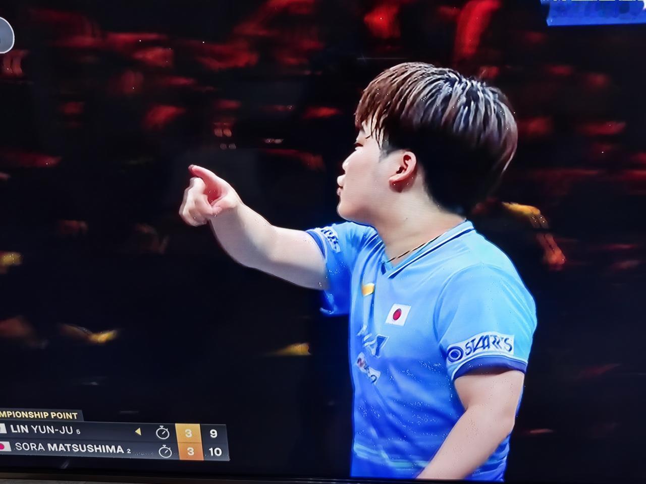 松岛辉空胜之不武！决胜局关键时刻，林昀儒发球将比分追至9：10，再发第二个球的