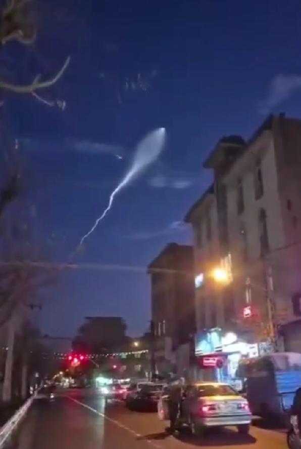 当地时间2026年2月28日晚间，央视新闻报道称，伊朗新一轮导弹正向以色列方面发