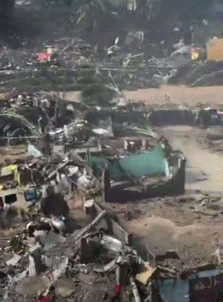 菲律宾太可怜了，今年不顺！大家发现没有，菲律宾今年不是台风，就是海啸，或者是