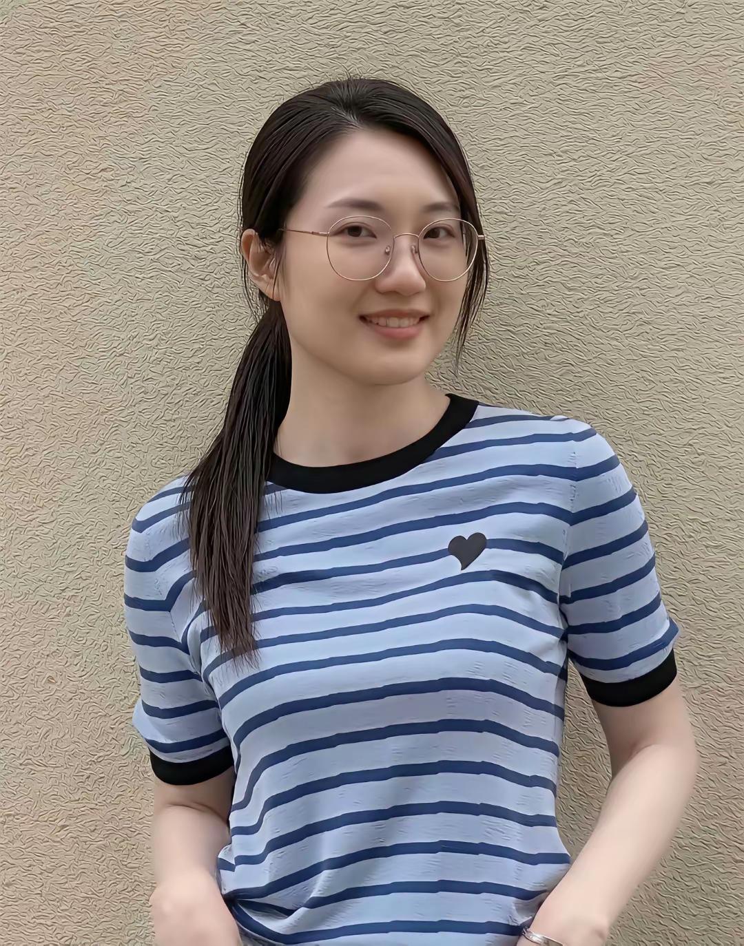 女人一旦累了、心倦了就开始整些没用的。插花、烘焙、瑜伽、普拉提、手账、拼豆、钩