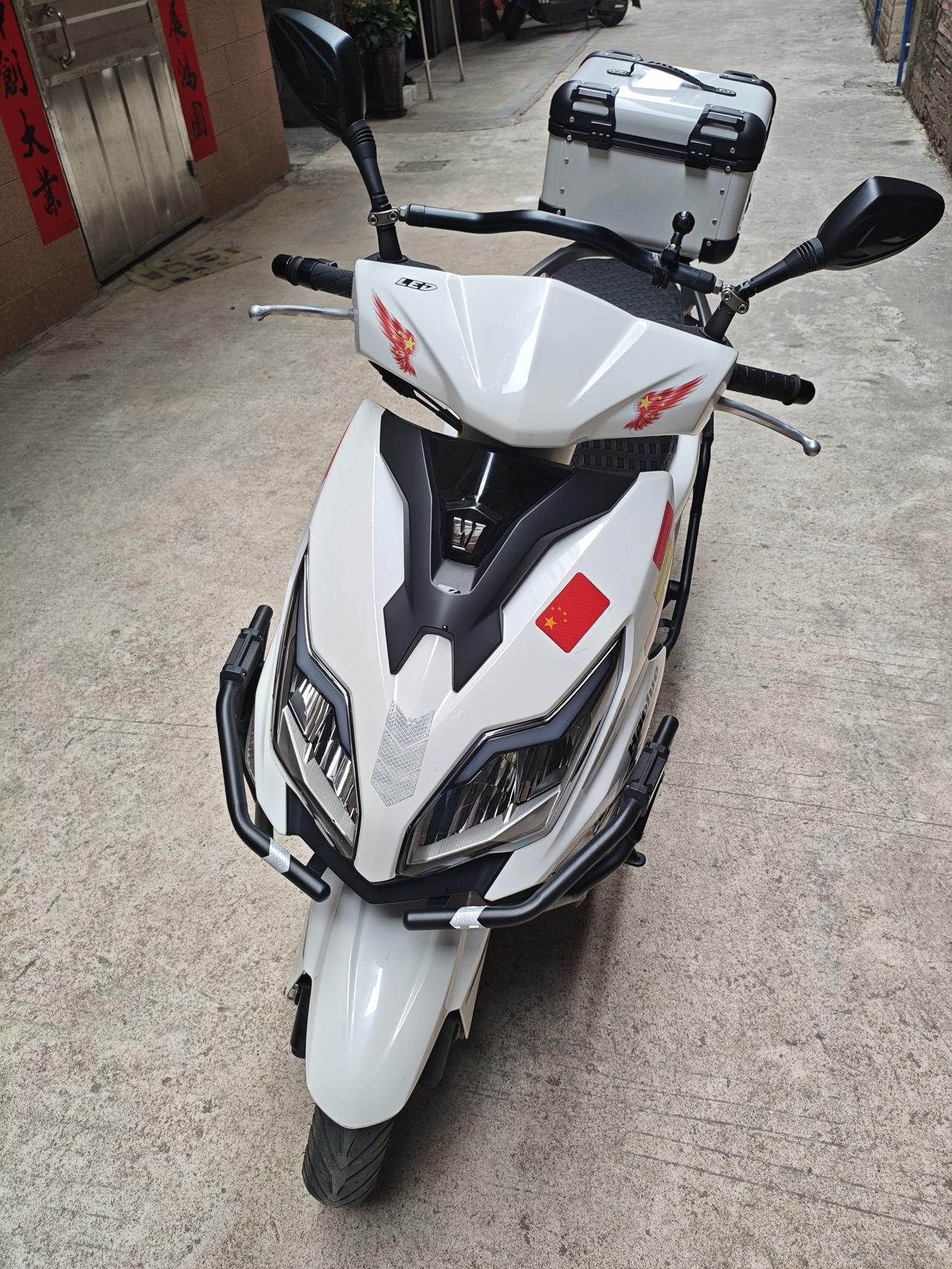 最近对150踏板动了心，想把平时开着的AFR处理给摩托车店家，加点钱上UHR或者