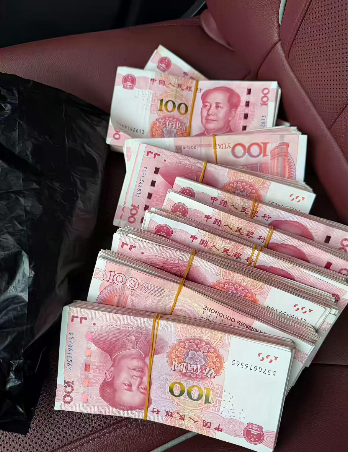 身边留点钱真的很重要，我48岁，离异12年，一个人把女儿带大。超市收银干了快二