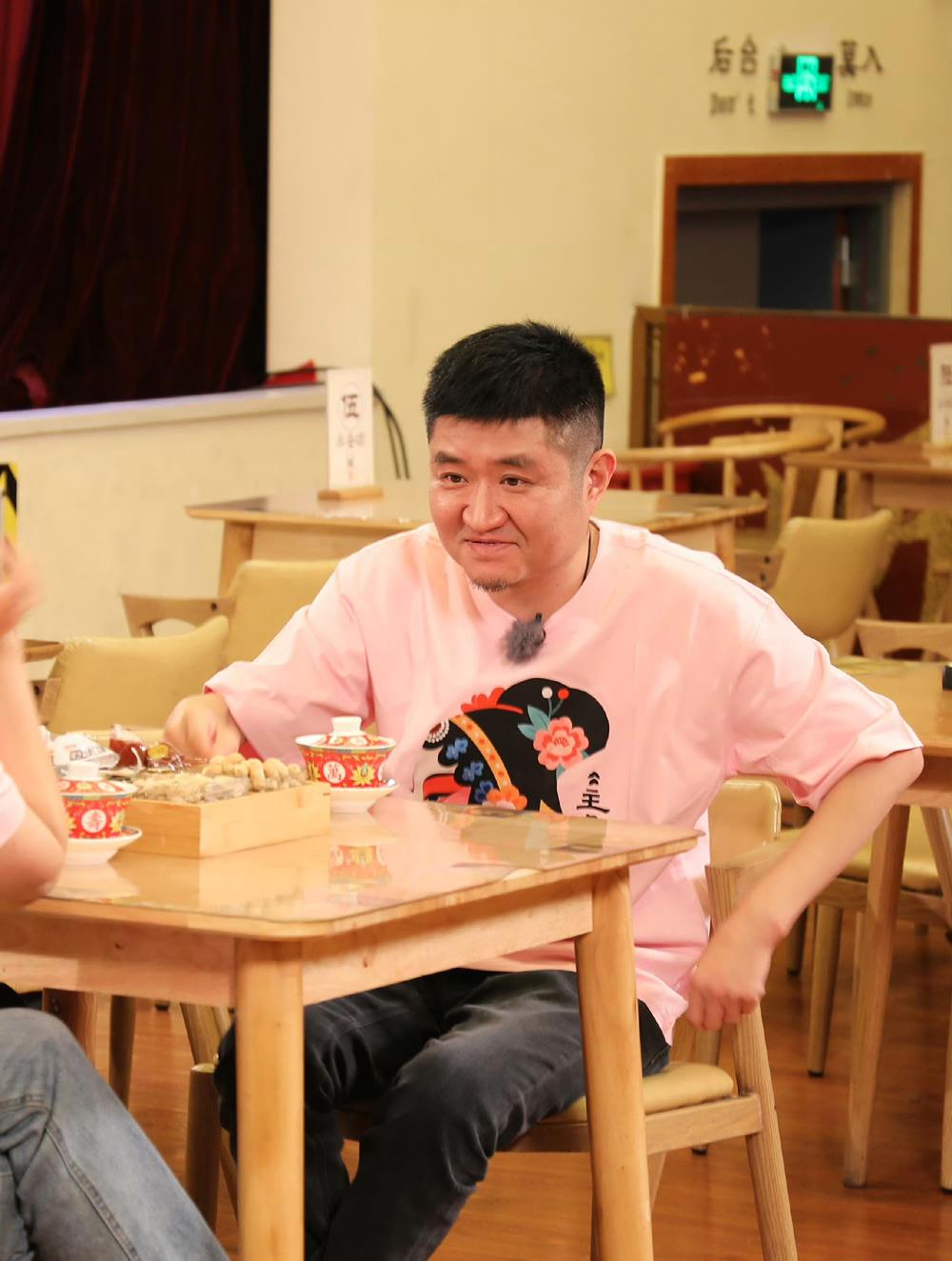 【著名相声演员苗阜宣传出演电视剧，郭德纲宣传巡演，格局高低立见！】近日，著名相
