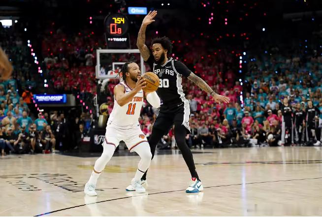 布伦森总决赛前三场13助13失误，投篮命中率仅37%6月9日讯NBA总决赛G3