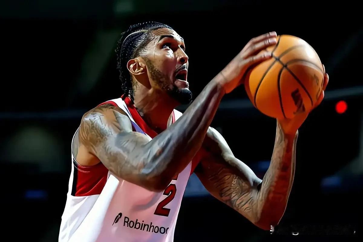 山东男篮年年引援都犹犹豫豫，抠抠索索，最终目标外援都被别人撬走！赛季初，山东男