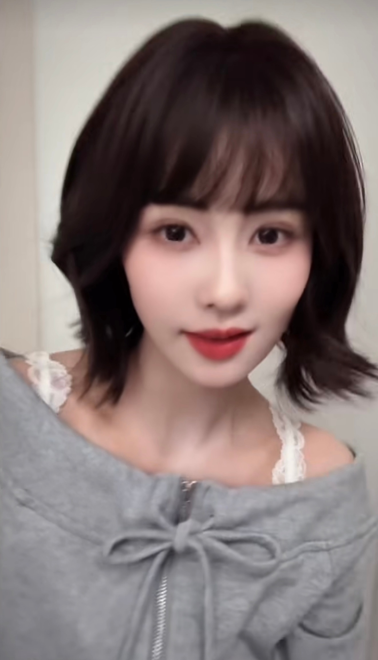 白鹿剪短了头发白鹿短发造型直接封神，白梦妍好可爱