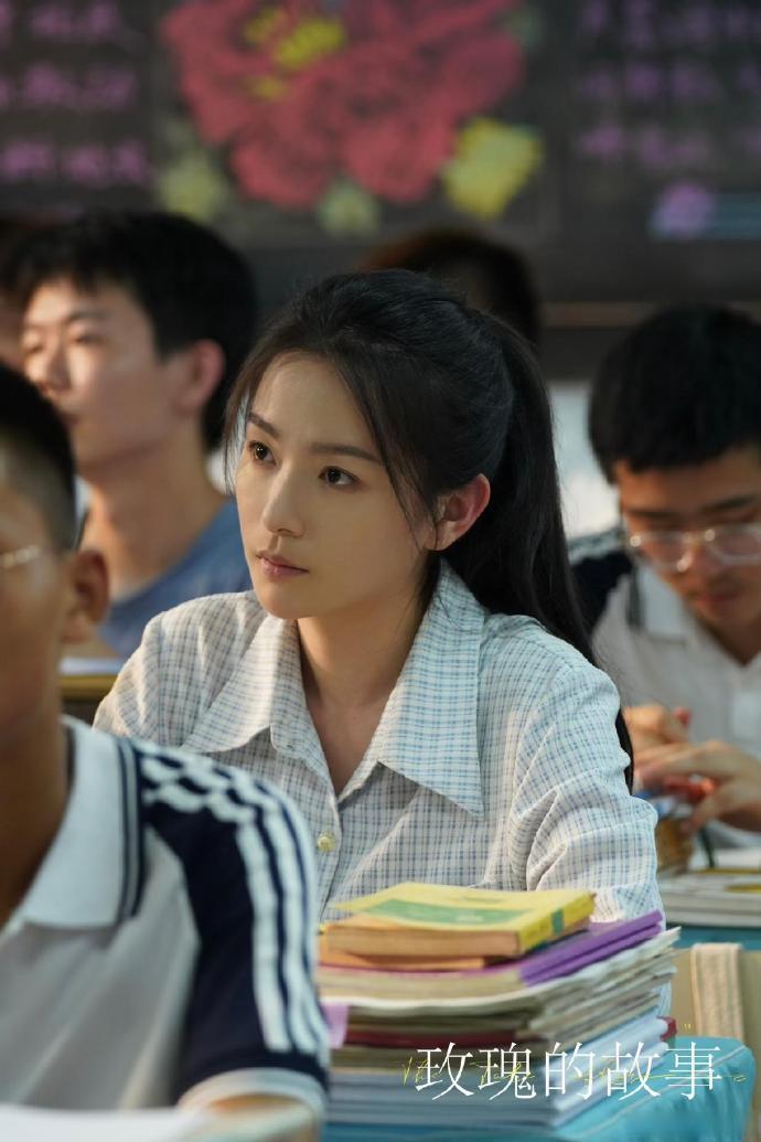 旁边的群演都是不化妆的