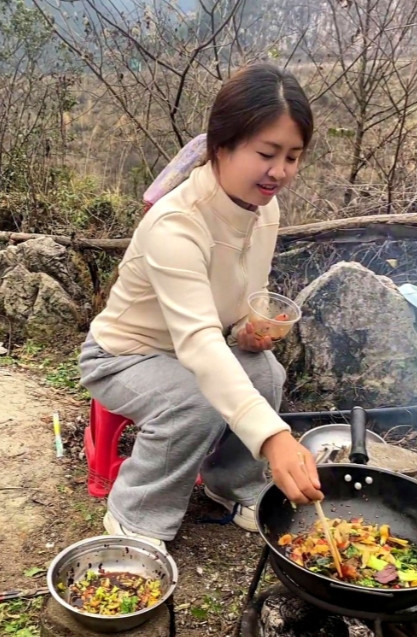 老公是上门女婿，他每个月工资7000块钱，我觉得他没本事，所以和他分床睡，不让他