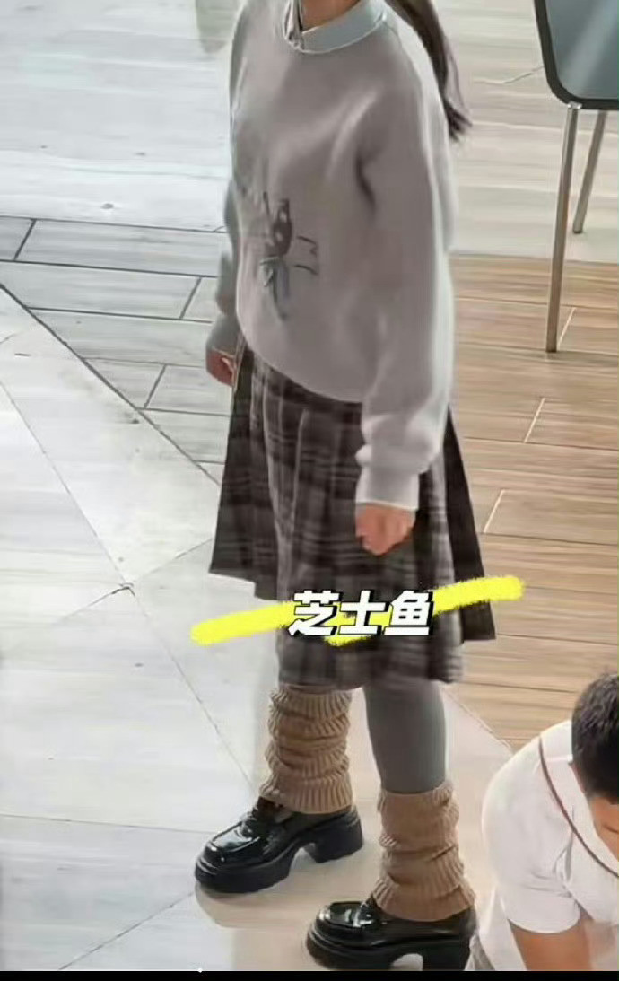 天才女友给田曦薇搭配的造型真是一言难尽感觉这造型师一点审美都没有天才女友热度