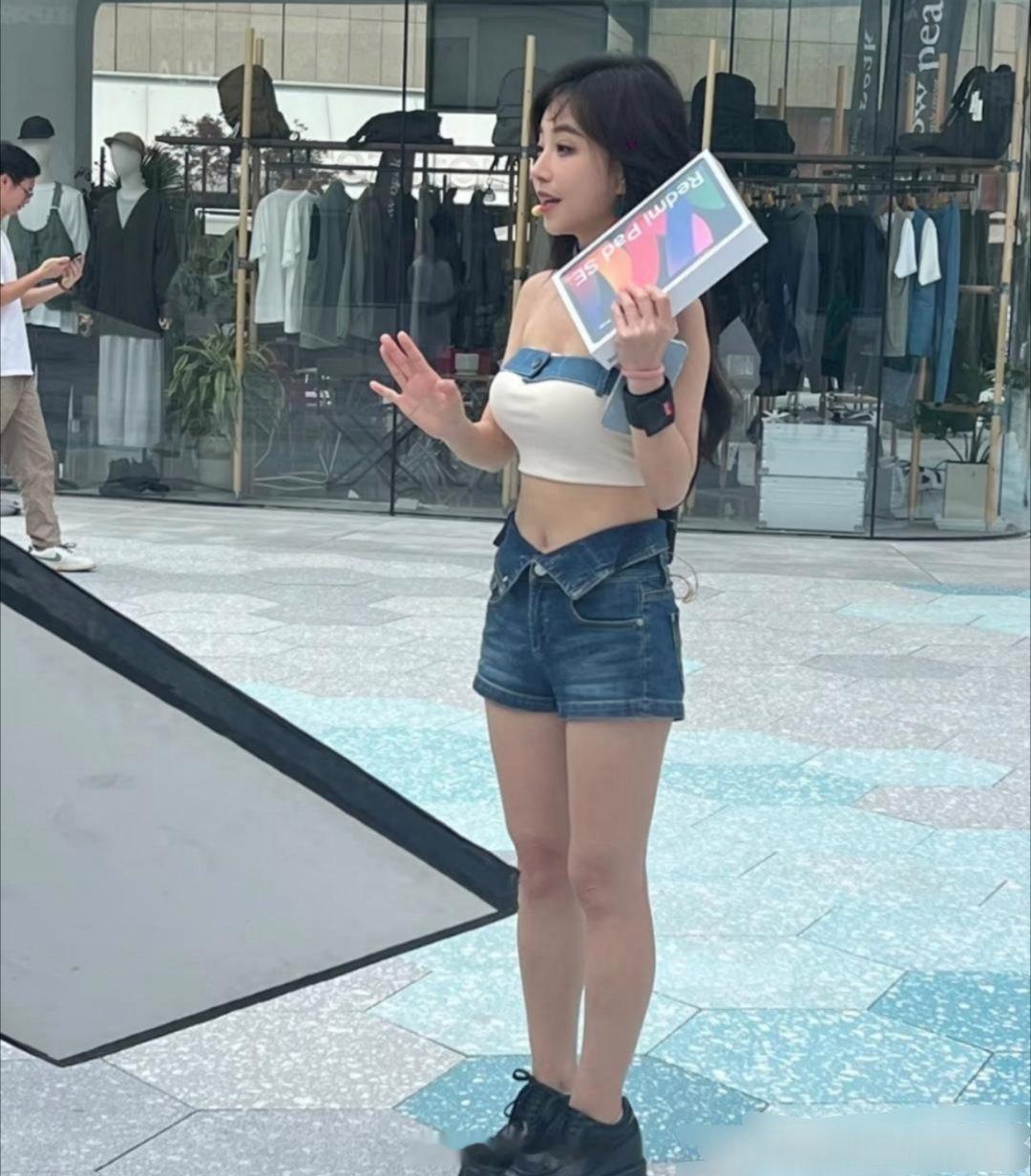 冯提莫去掉美颜滤镜下的样子！依旧魅力四射