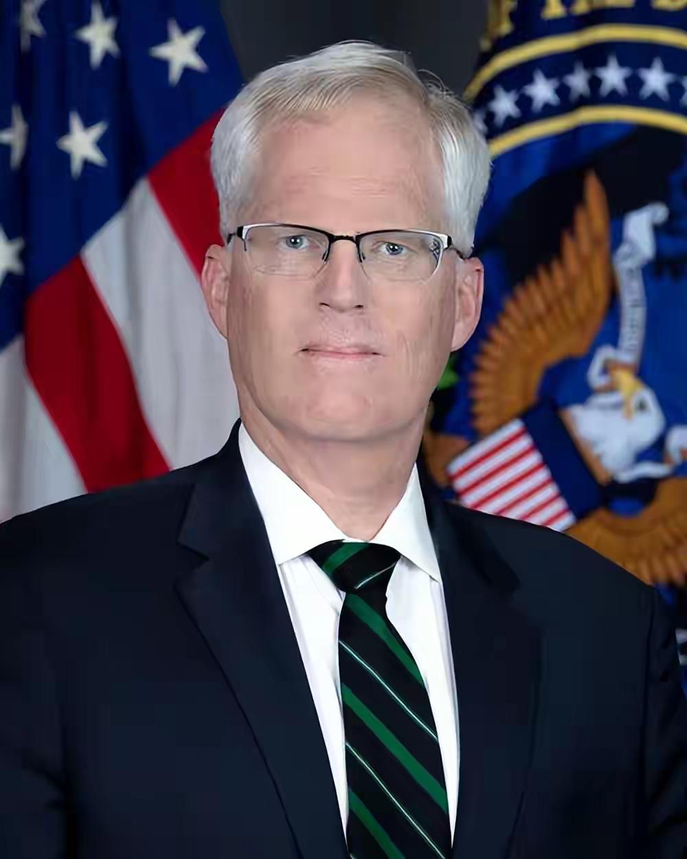 著有《芯片战争》的美国专家克里斯·米勒直言，中国芯片大规模扩产，或将让全世界其他