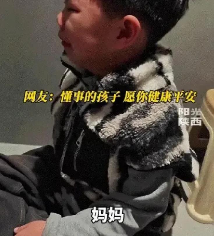 “太可怜了！”河北，一男孩妈妈因病去世，有一天，孩子回家就跟爸爸说，自己想一个人