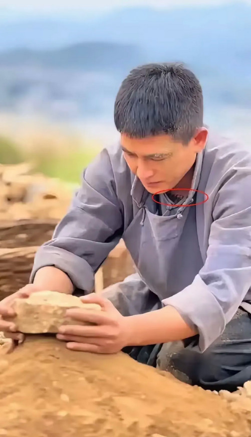 欧豪最近被骂惨了，不是因为在《生万物》中的演技不好，而是有一个细节，欧豪