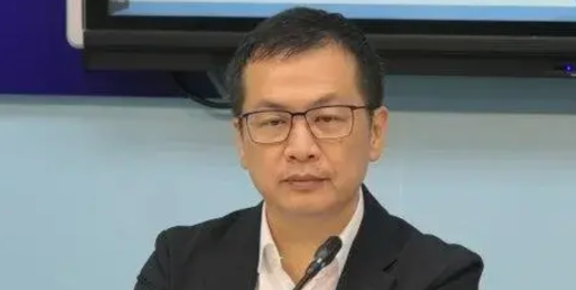 国民党团首席副书记长罗智强于今日记者会上直言，赖清德已然陷入慌乱之态。其在接受专