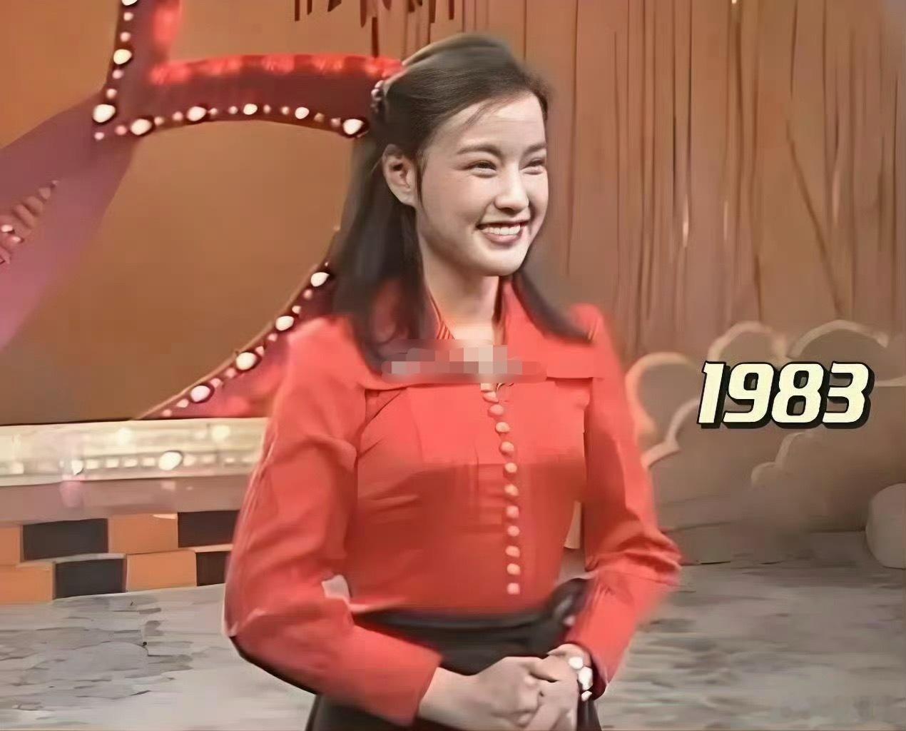 刘晓庆为了证明自己身材没变，穿上了47年前的服装。