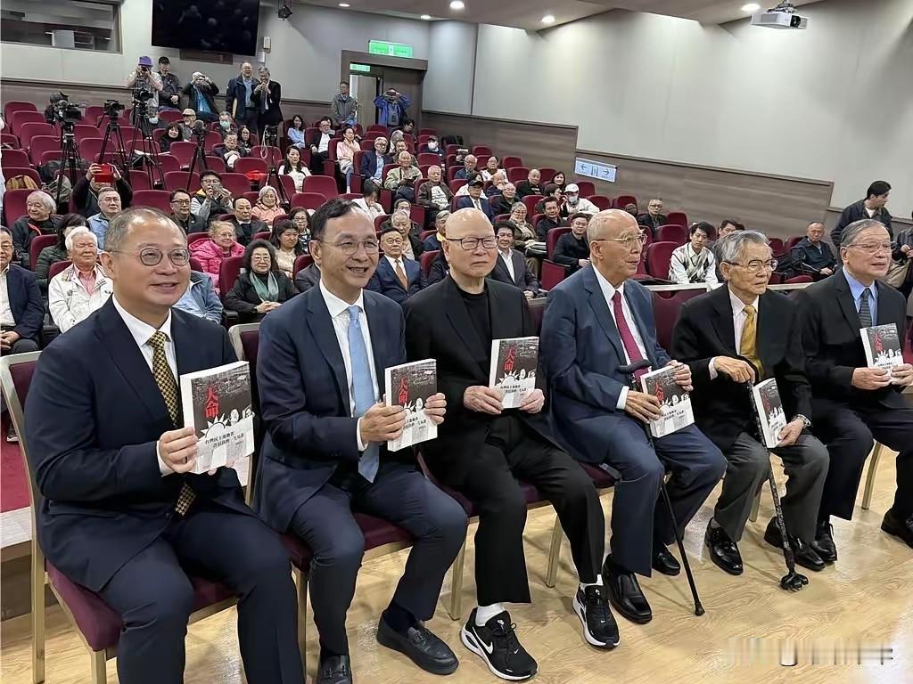 以退为进，谋大位，这可能是朱立伦见好就收请辞国民党主席的主要原因，台岛内对朱立伦