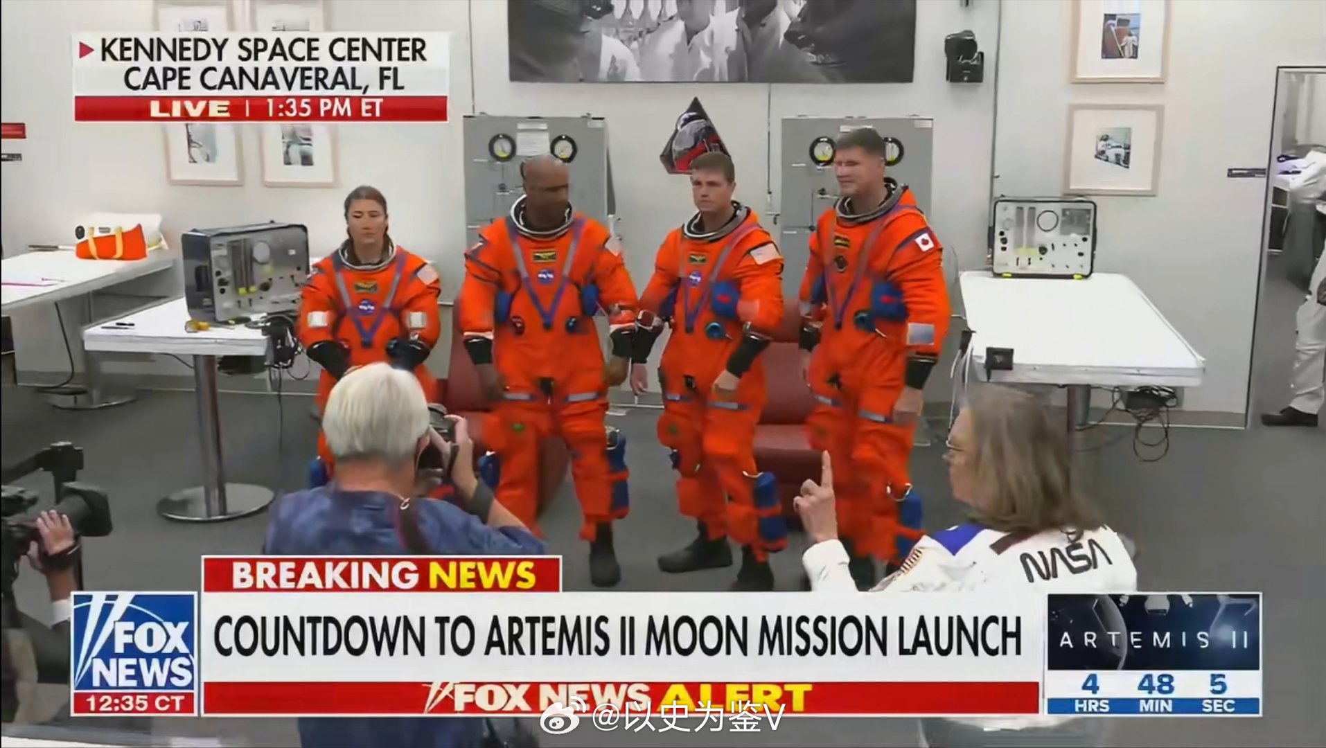 美国执行载人绕月任务火箭发射升空美国执行任务的这四名宇航员也是非常的政治正确：就