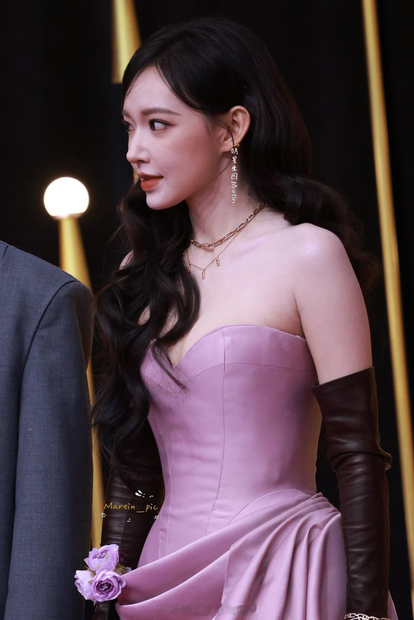 程潇新剧衣服越粉心越狠程潇影响力盛典生图潇潇太适合粉色了