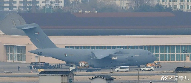 阿联酋空军的波音C-17GlobemasterIII运输机从韩国运回了KM-