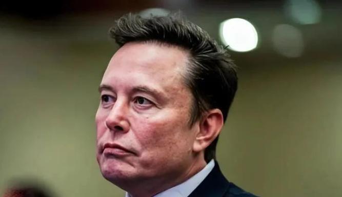 马斯克提出疯狂设想，用10000枚核弹轰炸火星两极？要知道火星现在冷得要命，白