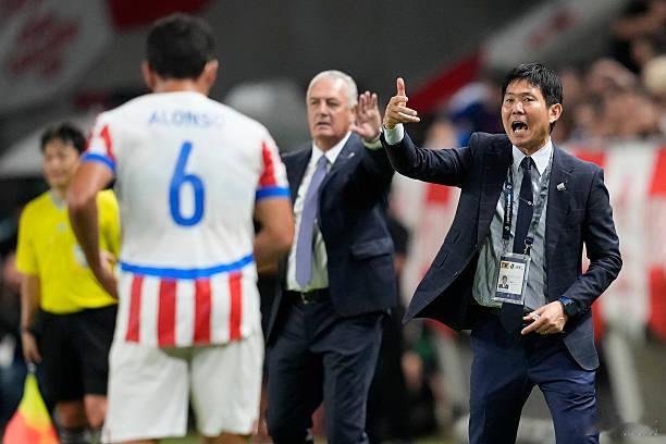 日本vs巴拉圭半场比分1-1，巴拉圭阿尔米隆率先破门，日本队小川航基扳平。森保