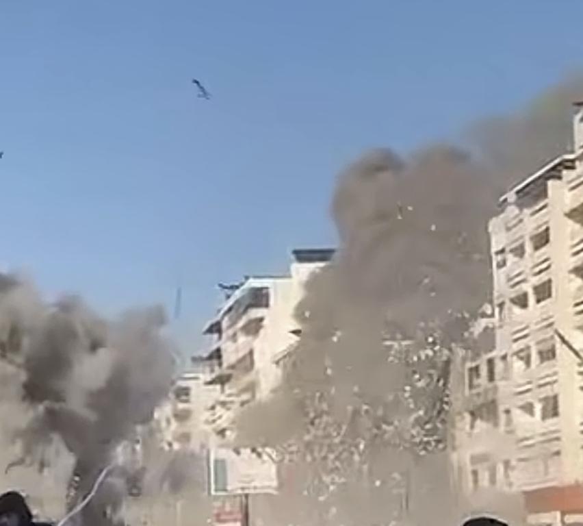 以色列不仅轰炸了黎巴嫩真主党的据点，领导人指挥中心和金融交易所，甚至已经3月3日