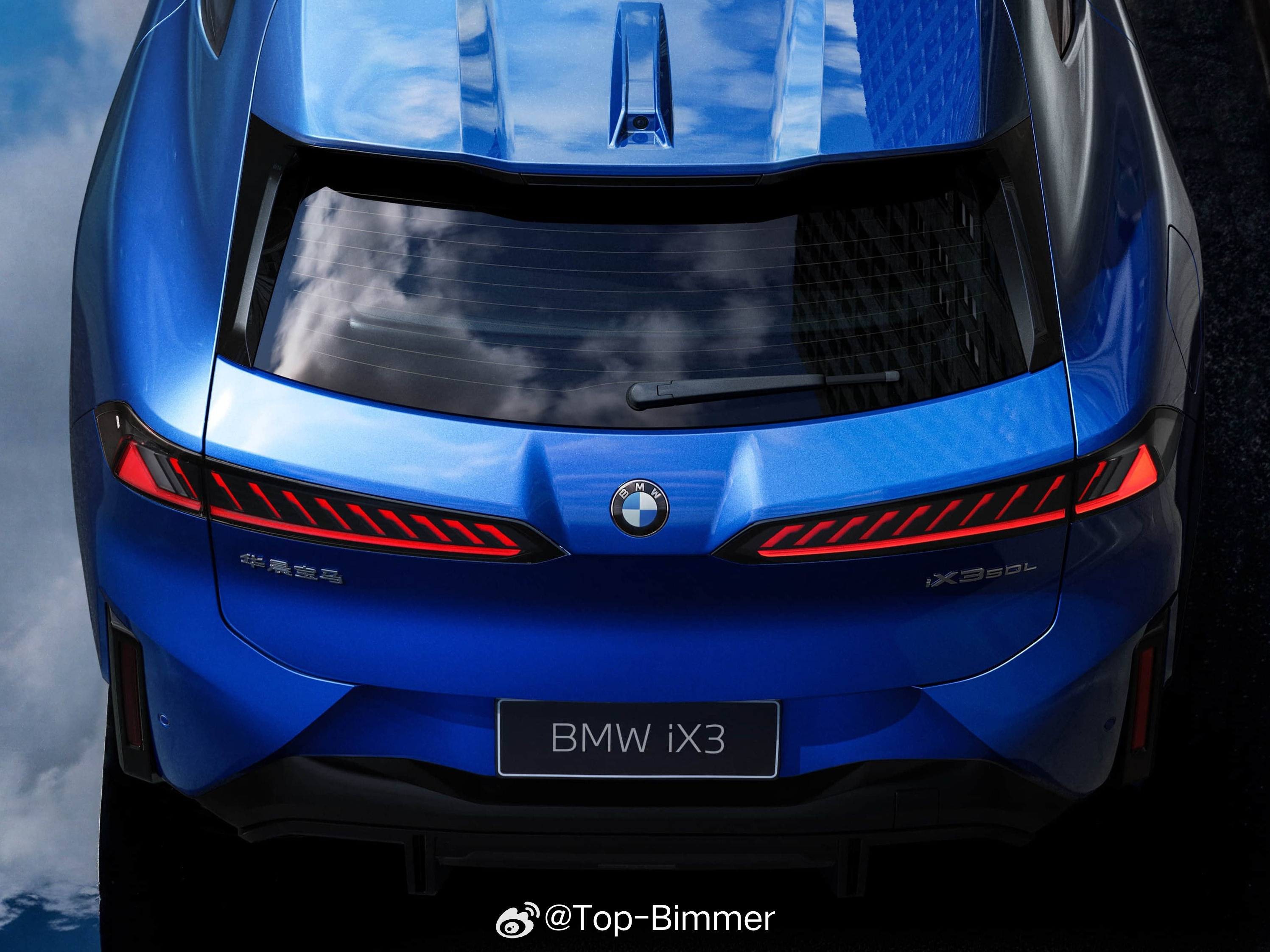 车顶上后边中间的小犄角，海外是没有的为了上Momenta的智驾吧？