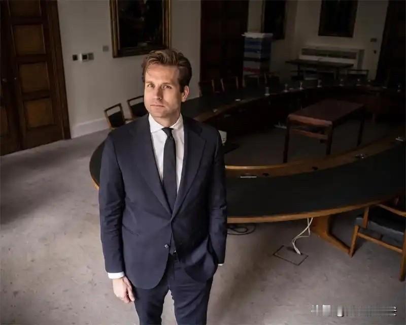 强盗立牌坊？荷兰政客刷新无耻下限！经济大臣文森特竟称“没收ASML是善举”，