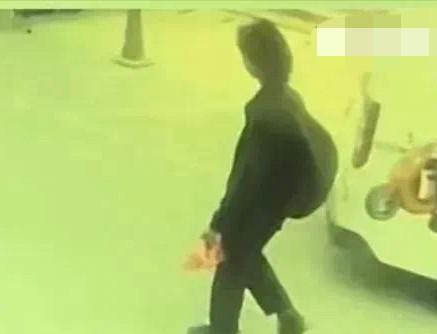 多付910元车费的河南小伙郭富最后出现在监控探头画面里的时间是2025年4月5日