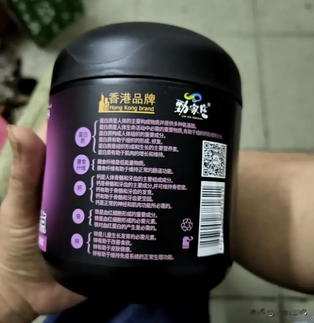 何家劲的芝麻丸之所以比同行贵出两三倍，最大的原因就是规模大产销低，从而导致成本高