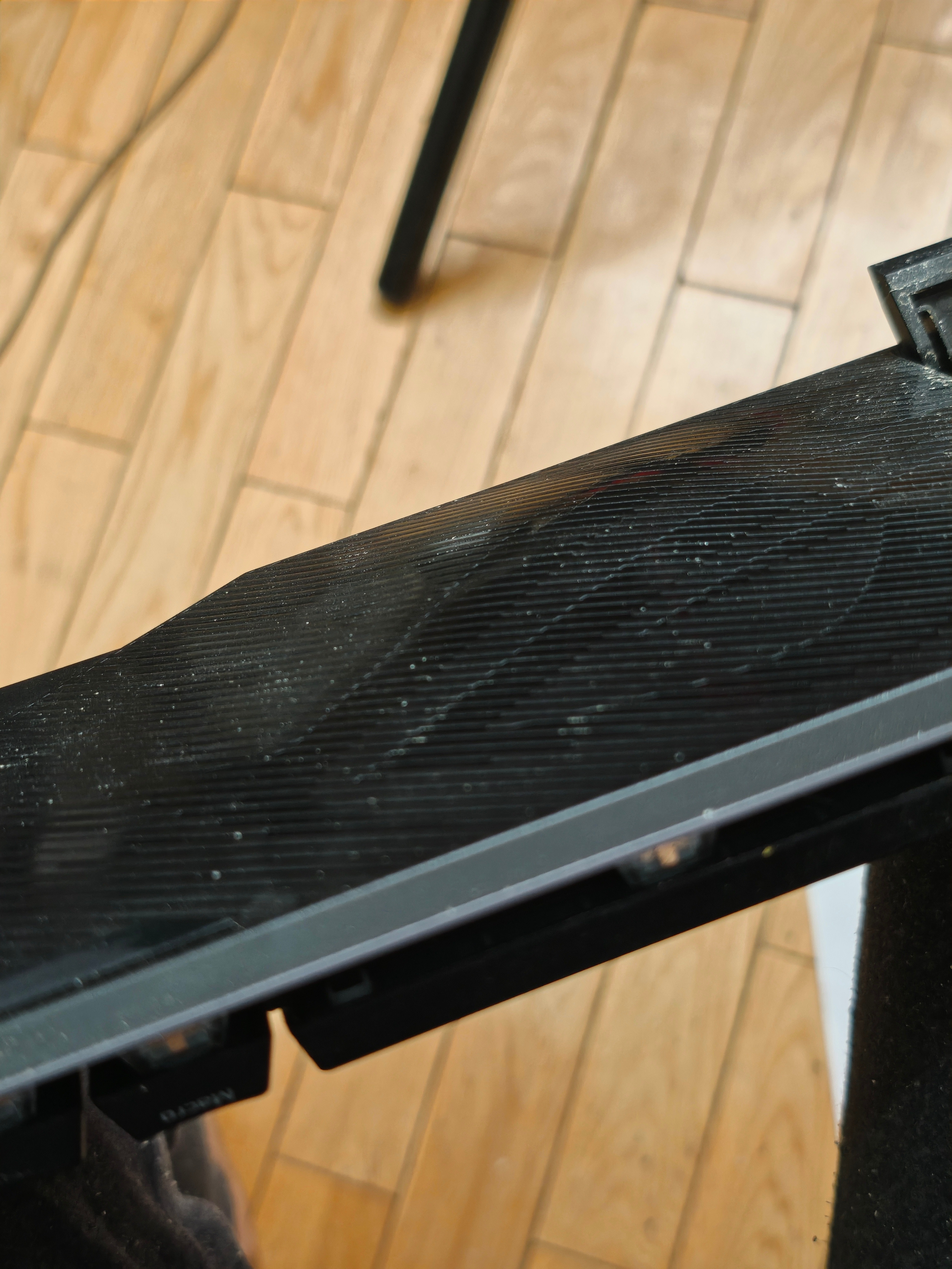 本来在打扫卫生，突然发现华硕键盘鼓包了，还是这么大一个包。但是功能一切正常。保质