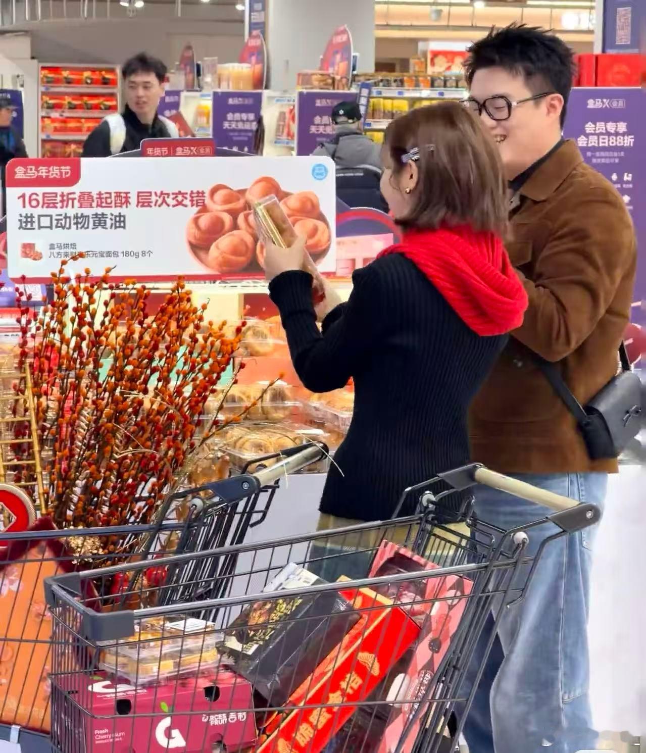 年货最善良的水果解锁酷的滕同款盒马年货采购！逛超市真的是解压神器，水果区品种超全