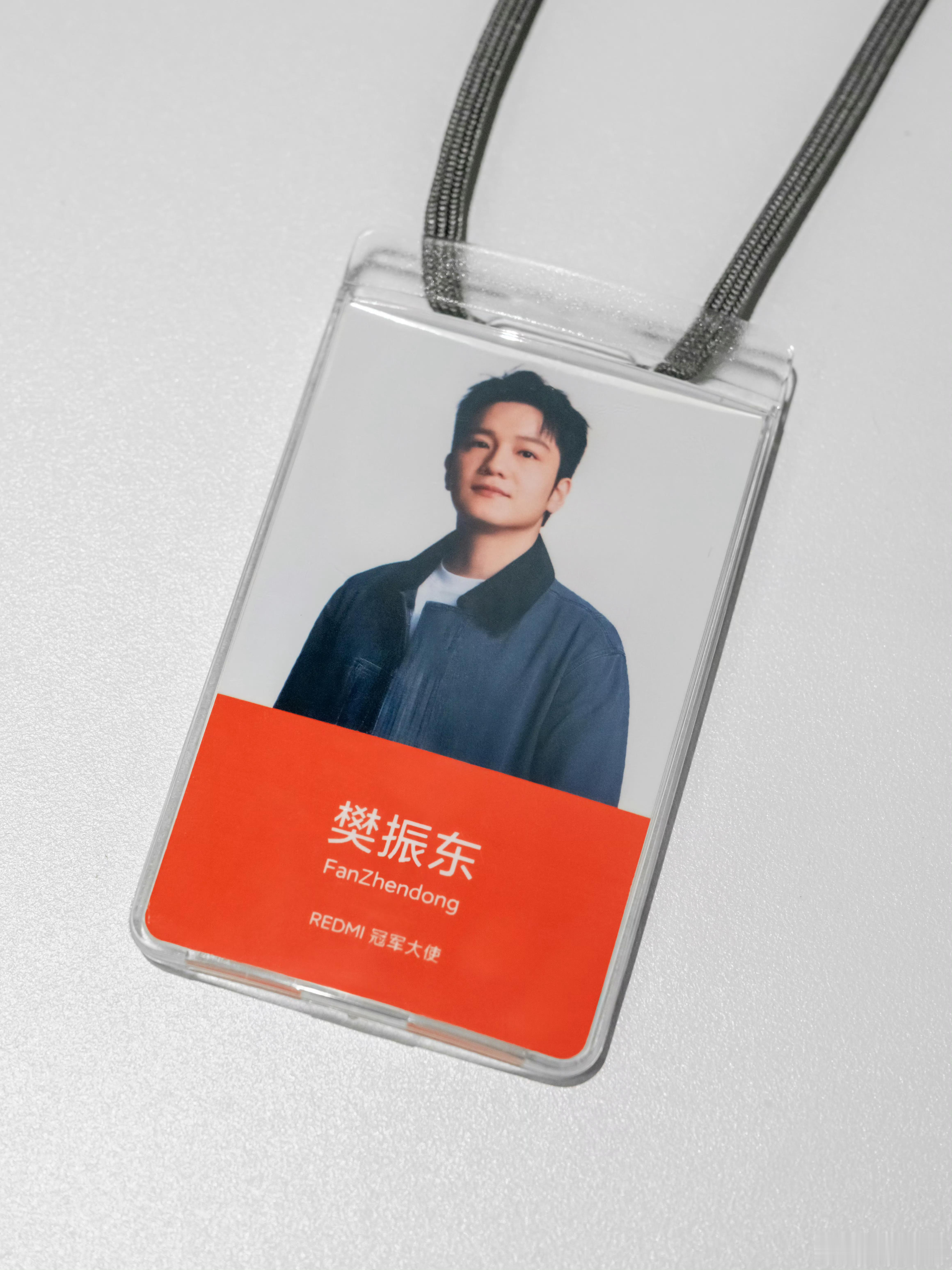 你别说，他这套衣服还挺适合丹宁色的K90ProMax，咱就说人家小胖今天卖手