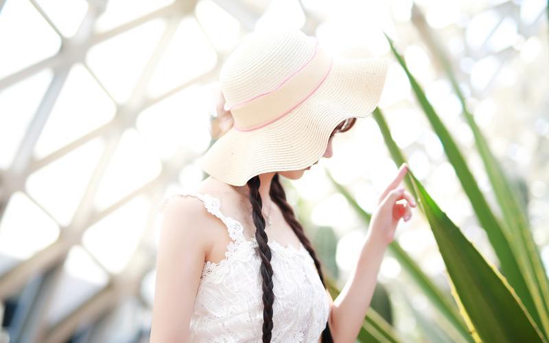 我被未婚夫管束大半生，如今退休金7200，他接来年迈父母让我照料，我笑了笑，当夜