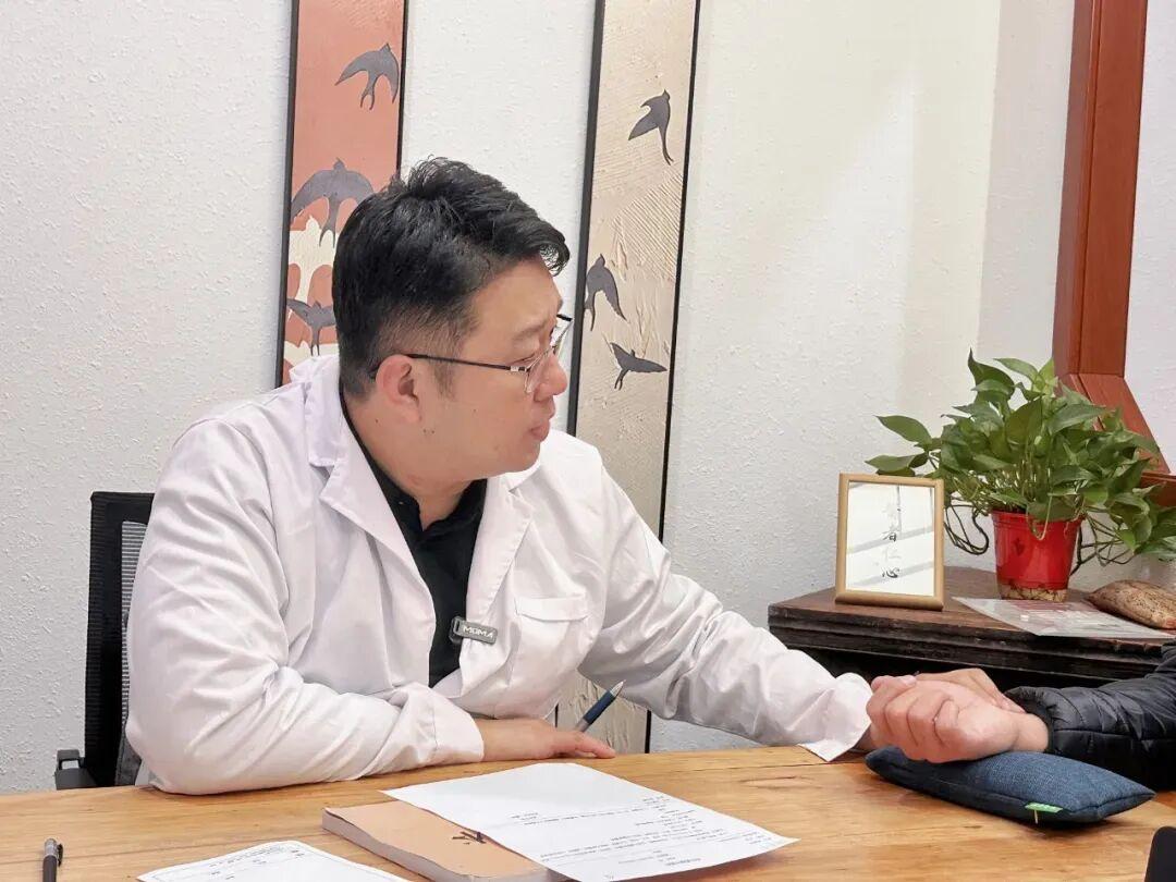 高血压最怕你做这4件事，比吃药管用，很多人却一直在做大家好，我是中医张志强。