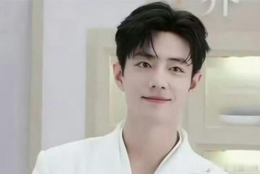 肖战王俊凯直播生图王俊凯肖战直播状态，都是白色的服装造型，两个帅哥的直播截图都很