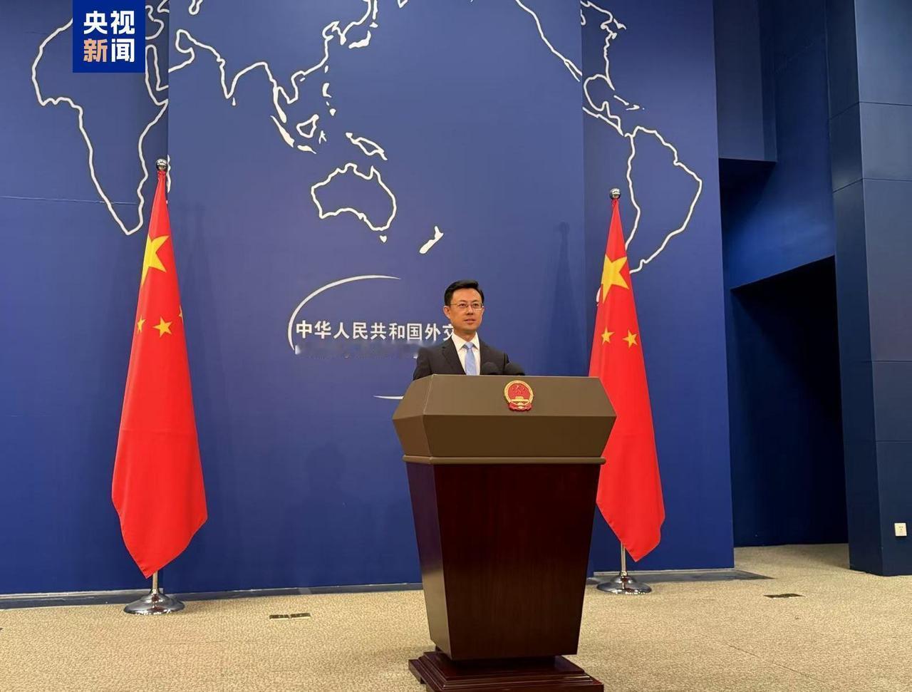 7月1日，外交部发言人郭嘉昆主持例行记者会，现场记者抛出三个舆论高度关注的涉日议