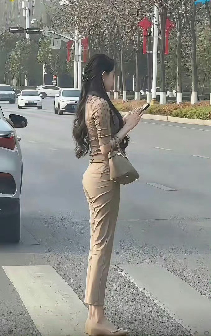 不得不说就这身材，脸蛋已经不重要了