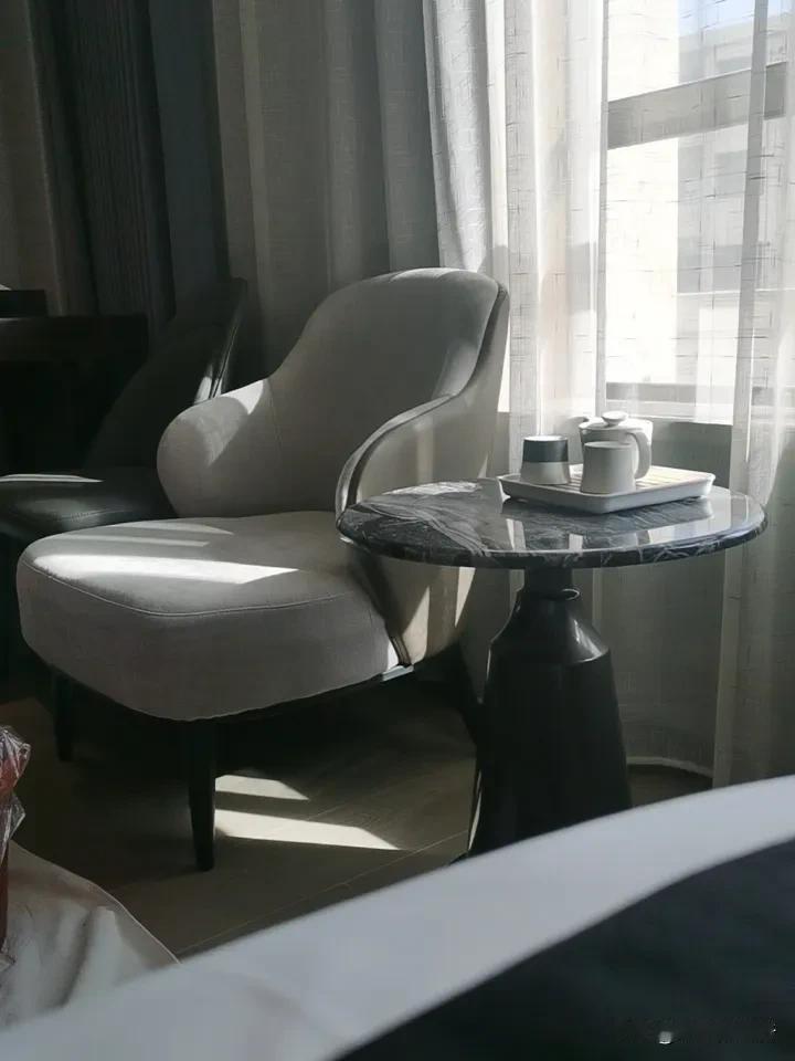 我有时不太理解，为什么国家会允许网贷平台继续运营呢？尤其让我困惑的是，不少人在完