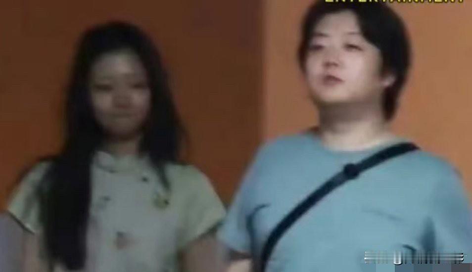 狗仔刘大锤爆料，任敏听劝，已和导演男友万里扬分手。此前两人因戏生情，恋情曝光后，