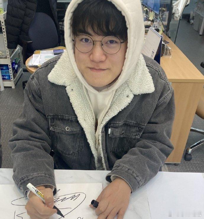 烟雾弹？韩网继续爆料前T1Ad选手Gumayusi加盟KT，与BDD携手！Gu