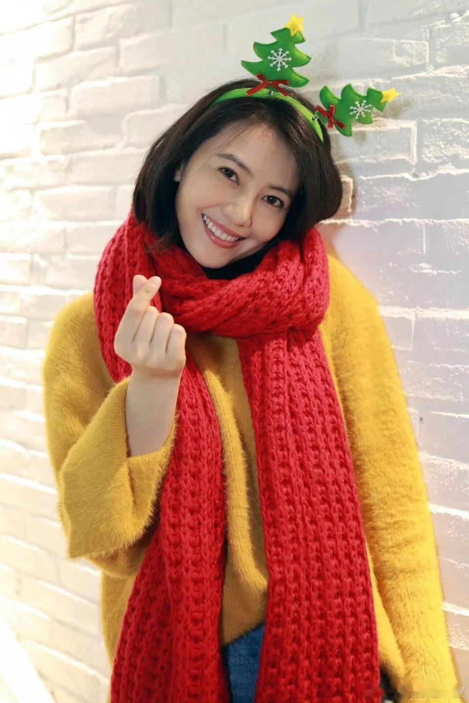 谁会追我啊，时间在追我。你现在清醒点了吧，我不是花痴，我压根就没看上你。哪个电视